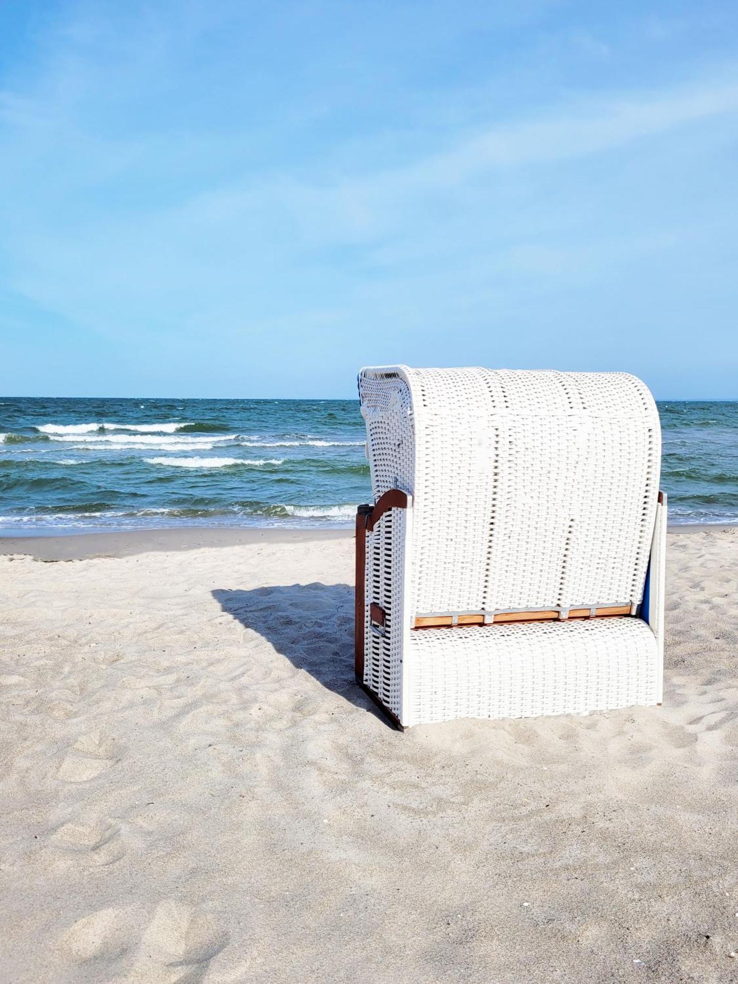 Strandnahe Ferienwohnung - Sehr Modern Und Hochwertig Eingerichtet, Inklusive Parkplatz, Gartenzugang Und Fahrradunterstellmoeglichkeit シャルボイツ エクステリア 写真