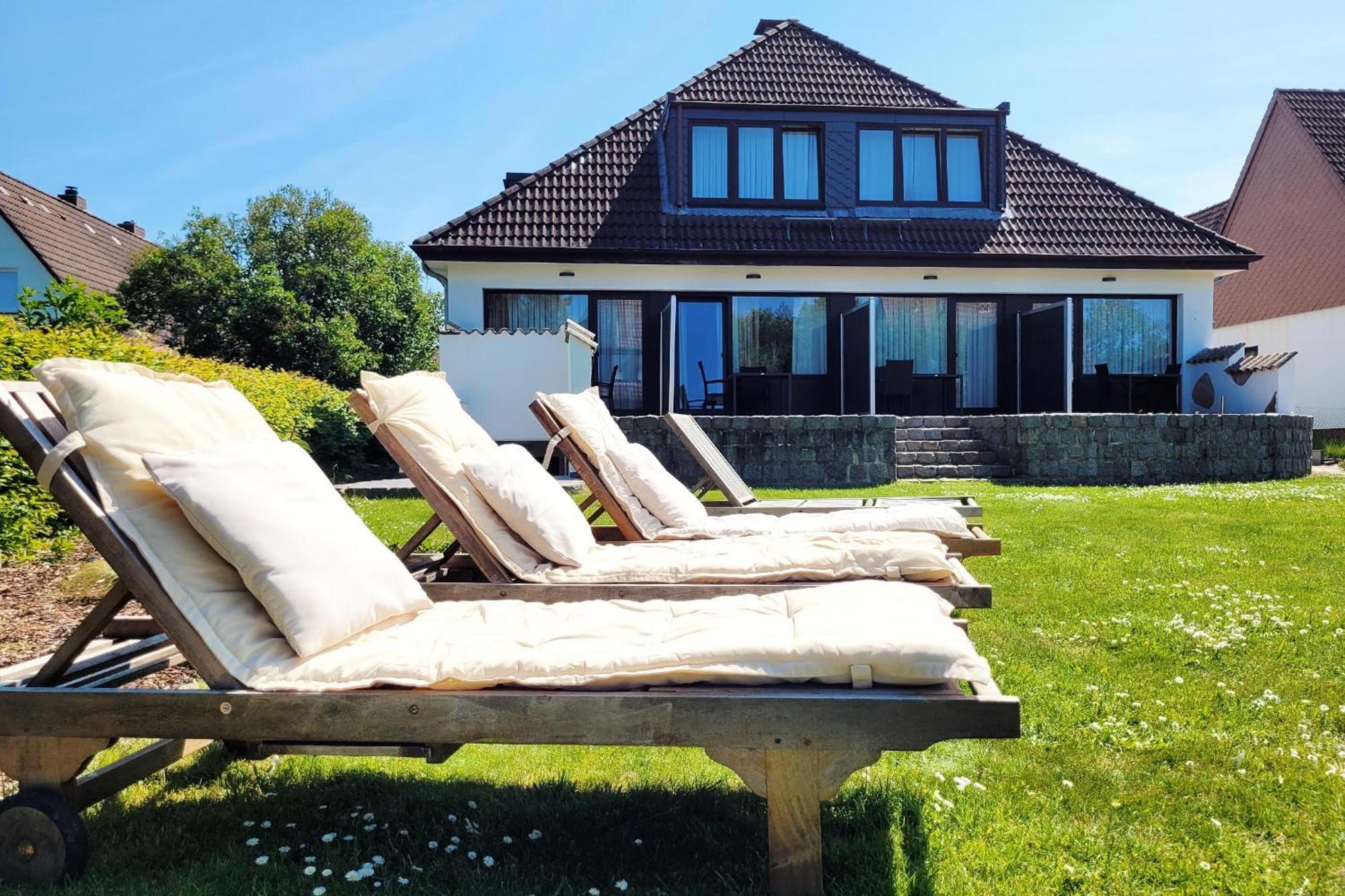 Strandnahe Ferienwohnung - Sehr Modern Und Hochwertig Eingerichtet, Inklusive Parkplatz, Gartenzugang Und Fahrradunterstellmoeglichkeit シャルボイツ エクステリア 写真
